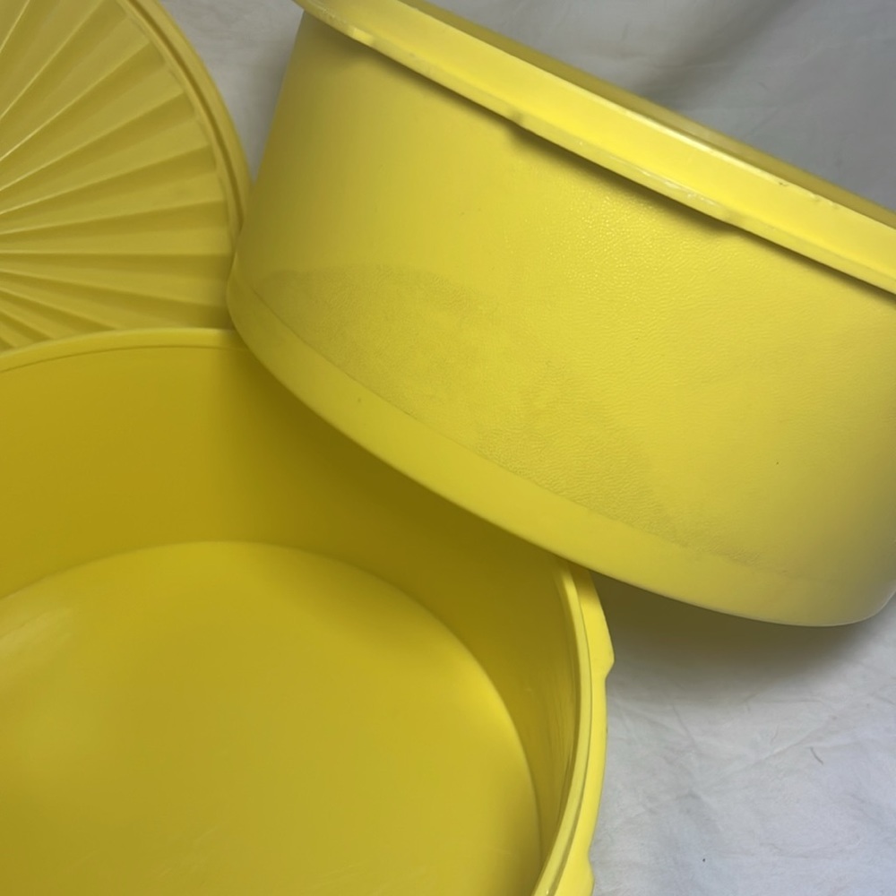 🎉TAKE $10 OFF! 2 Vintage Tupperware - Picture 6 of 7